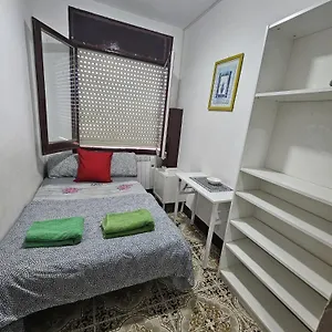 Poble Sec Nino House Hotel cápsula